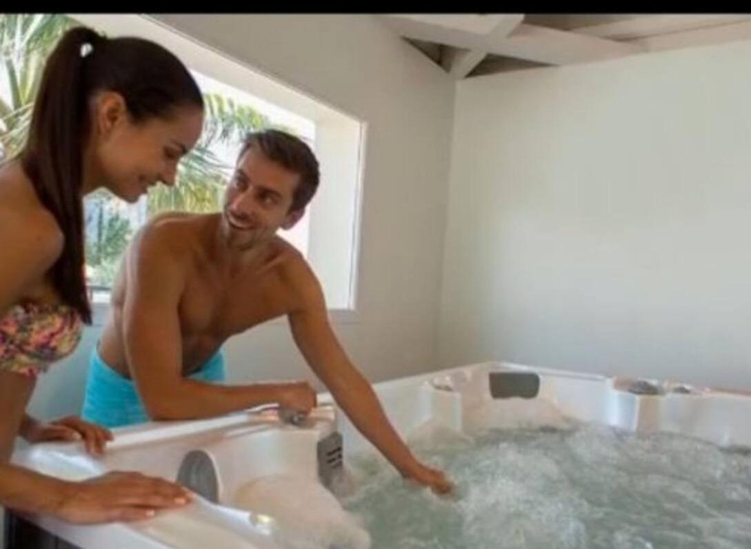 **magnifique Nouveau Bungalow** Village Siblu - - Piscine - Sauna... *